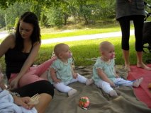 Tvillingar på picnic